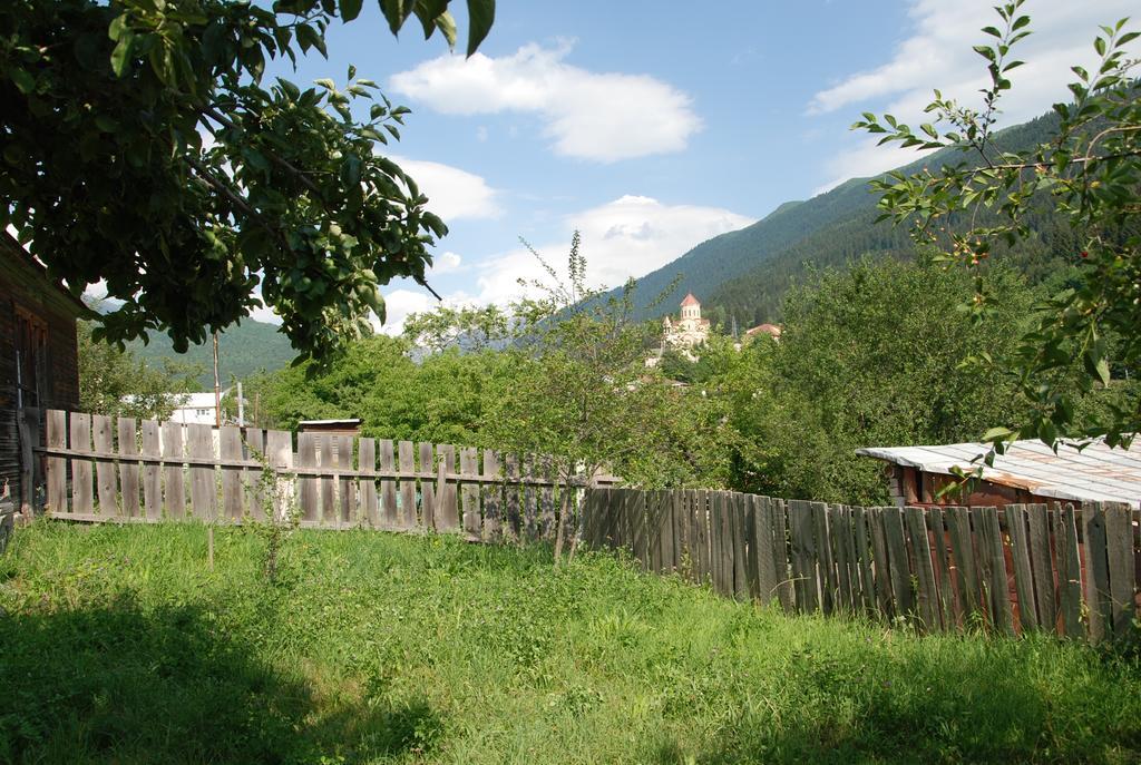 Keti Pilpani Guesthouse Mestia Extérieur photo