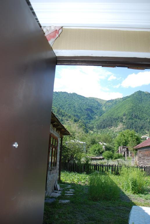 Keti Pilpani Guesthouse Mestia Extérieur photo