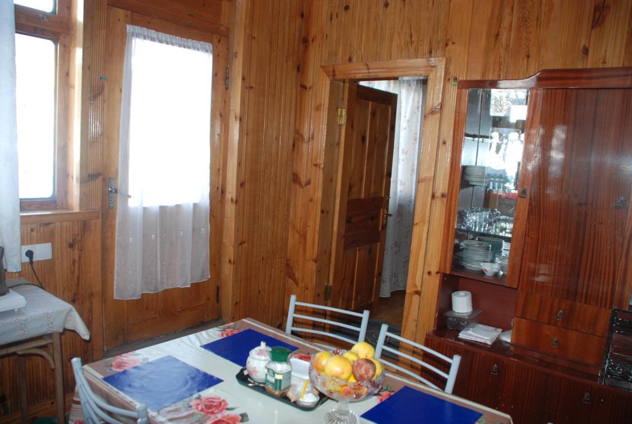 Keti Pilpani Guesthouse Mestia Extérieur photo